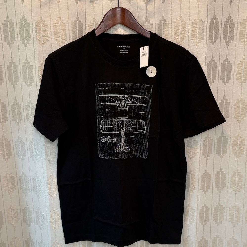 Banana Republic men’s Black Graphic T-Shirt size small NEW